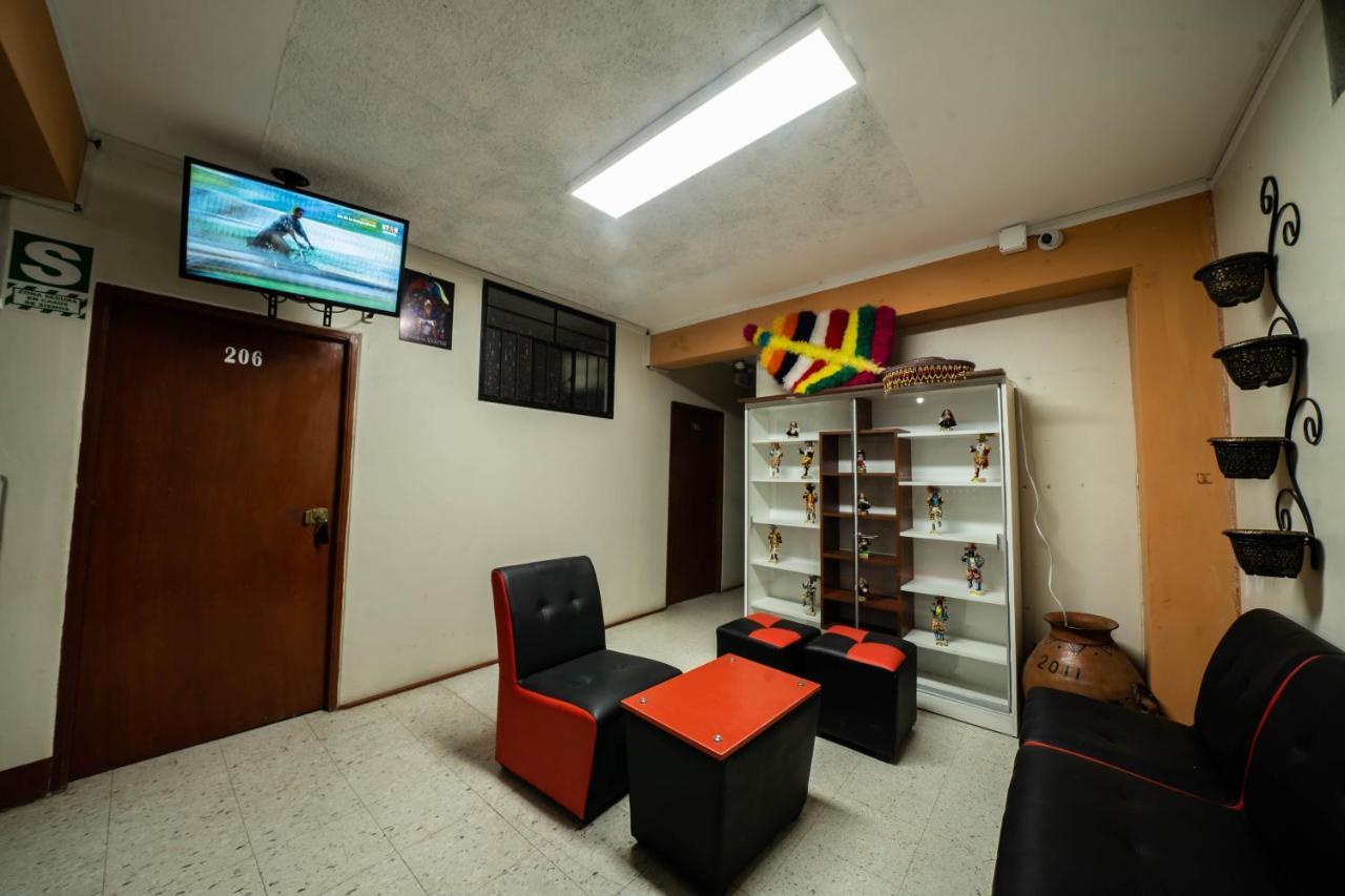 Hostal Tarapaca Hotell Huánuco Eksteriør bilde