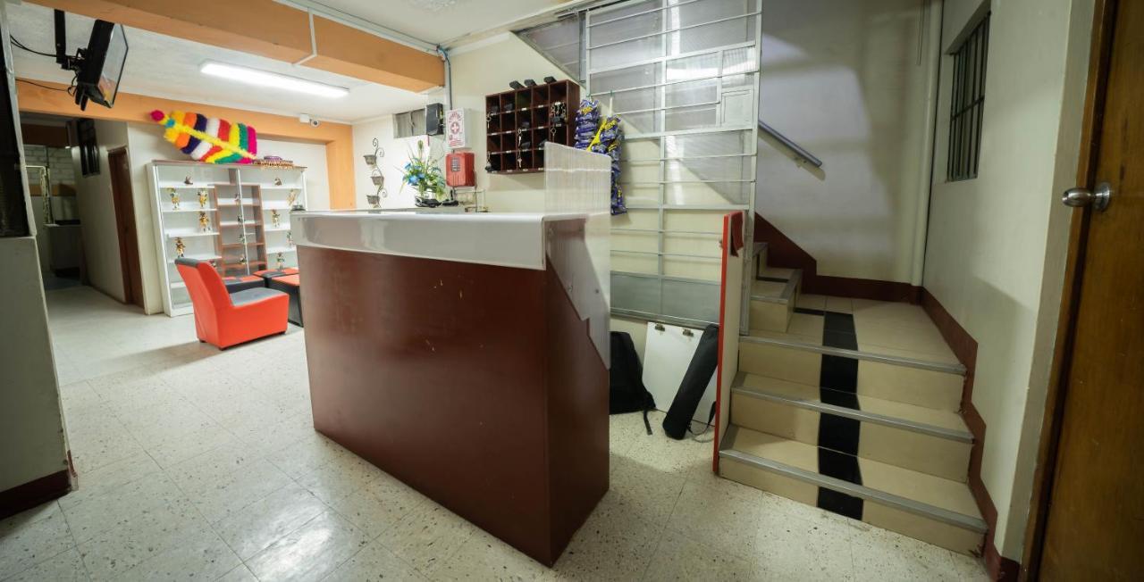 Hostal Tarapaca Hotell Huánuco Eksteriør bilde